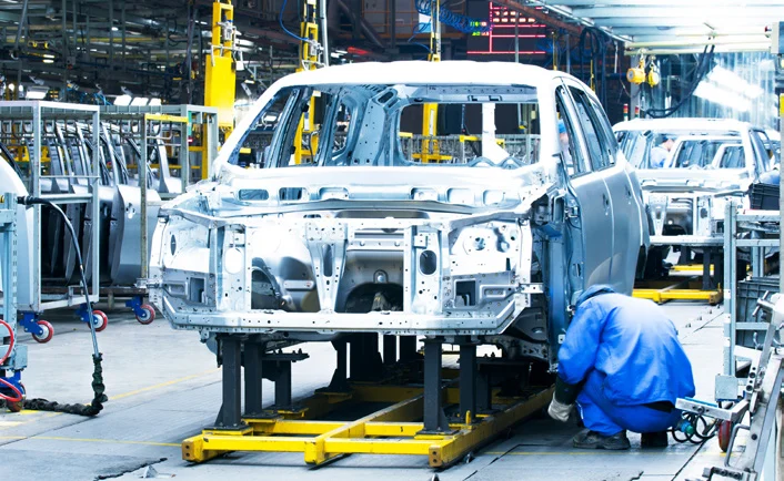Karoserie automobilů na montážní lince