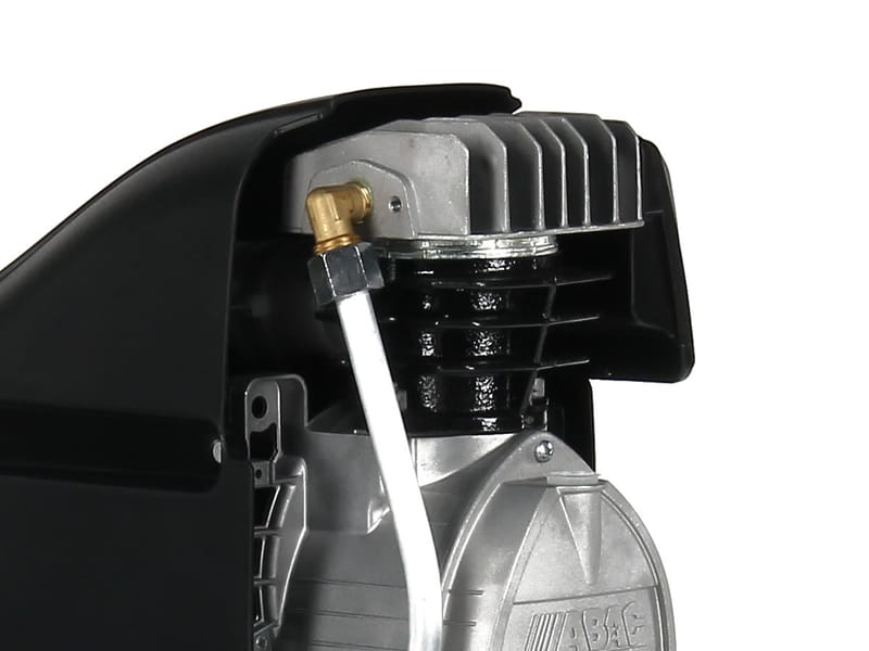 Żebrowana głowica cylindra i miedziana rura tłoczna — agregat serii L25P/L30P od tyłu