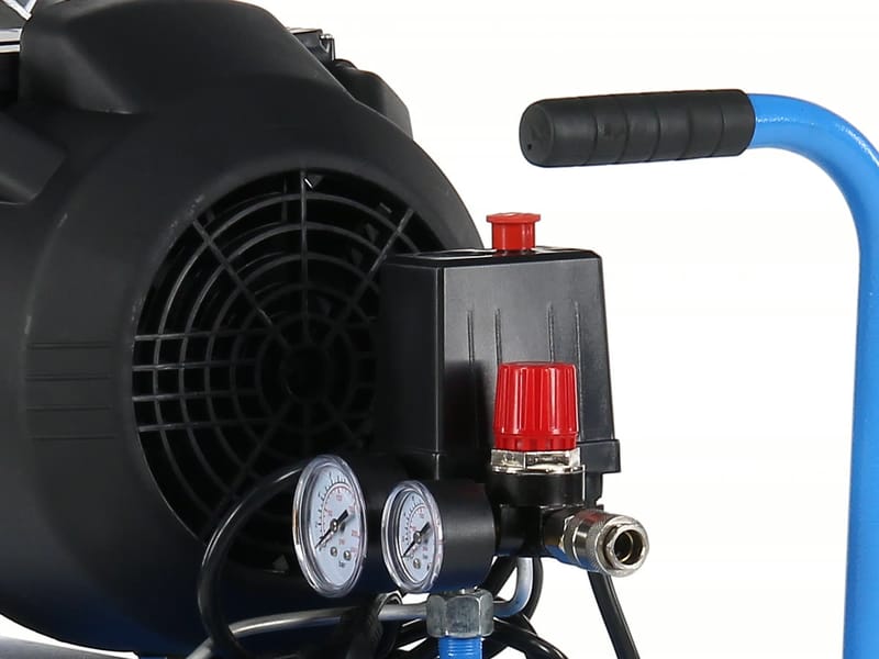 Pressure switch, regulator and two gauges — with the DN 7.2 quick coupling on the V36 compressor