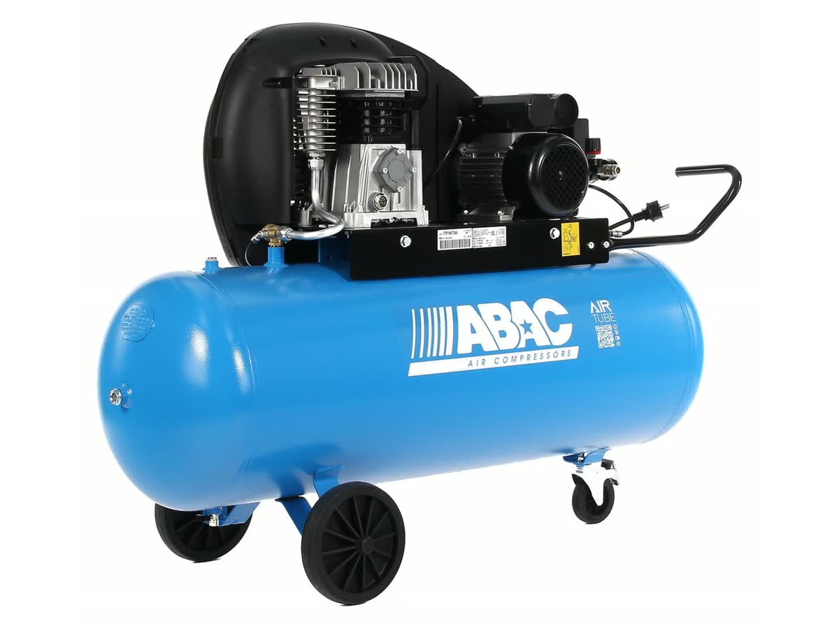 Kompresor ABAC Pro Line Extensive s vzdušníkem 150 l — řemenová jednotka pod tvarovaným krytem řemenice, otevřená rukojeť