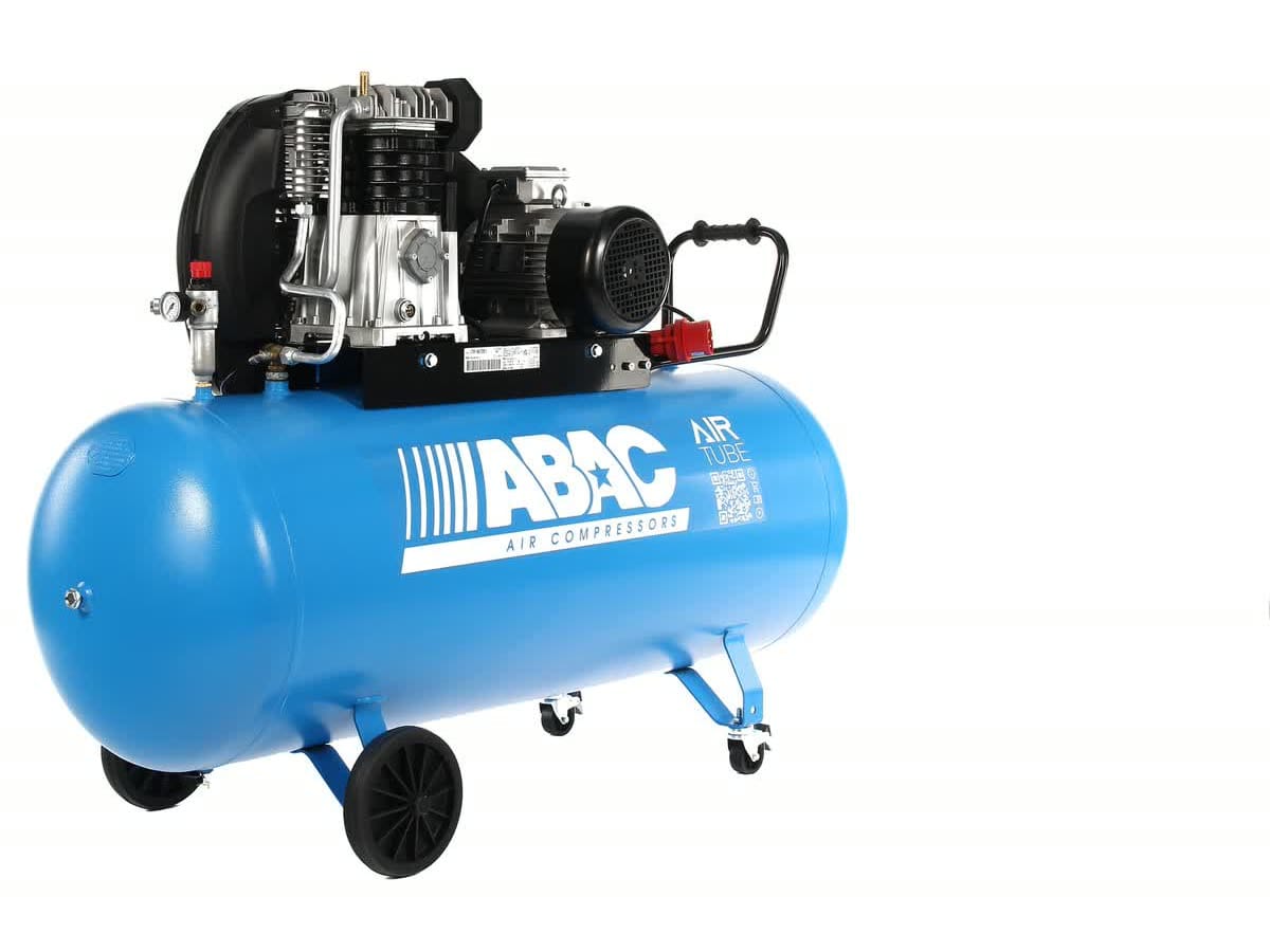 Kompresor ABAC Pro Line Expert A49BP-3-270CT — dwustopniowy agregat A49B pod kształtowaną osłoną koła pasowego, zamknięty pałąk, zbiornik 270 l na kółkach