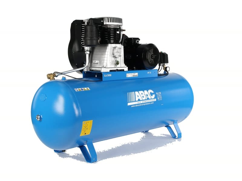 Kompresor ABAC Pro Line B70-7,5-500FT — největší jednotka B70 s motorem 7,5 kW, vzdušník 500 l na patkách