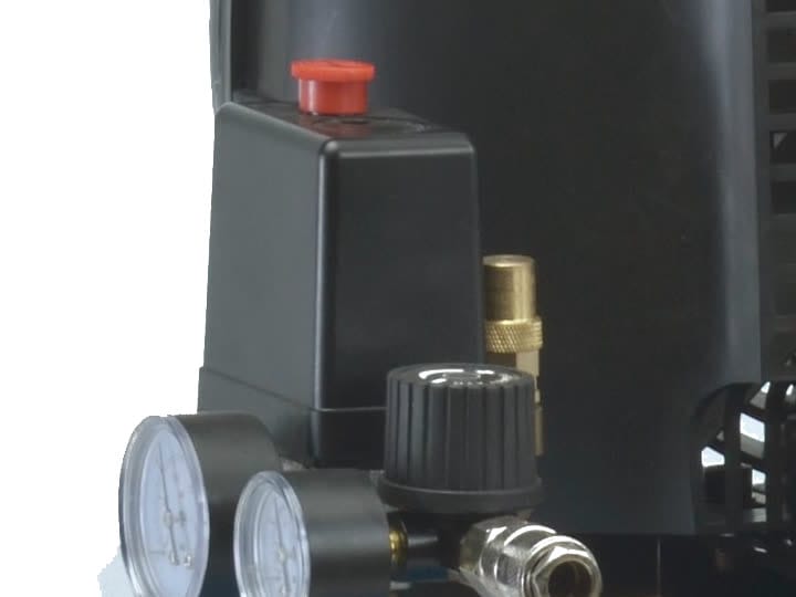 Druckschalter, Druckregler, zwei Manometer und Schnellkupplung DN 7,2