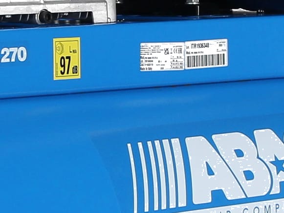 Nálepka hlučnosti a typový štítek vedle nápisu Lt.270 na rámu B60-4-270CT — 97 dB Lwa, ve 4 m 77 dB