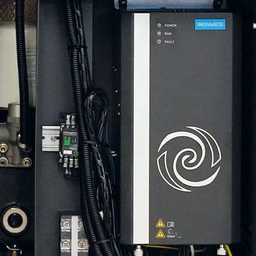 INOVANCE-Frequenzumrichter mit Vektorregelung im Kompressorgehäuse